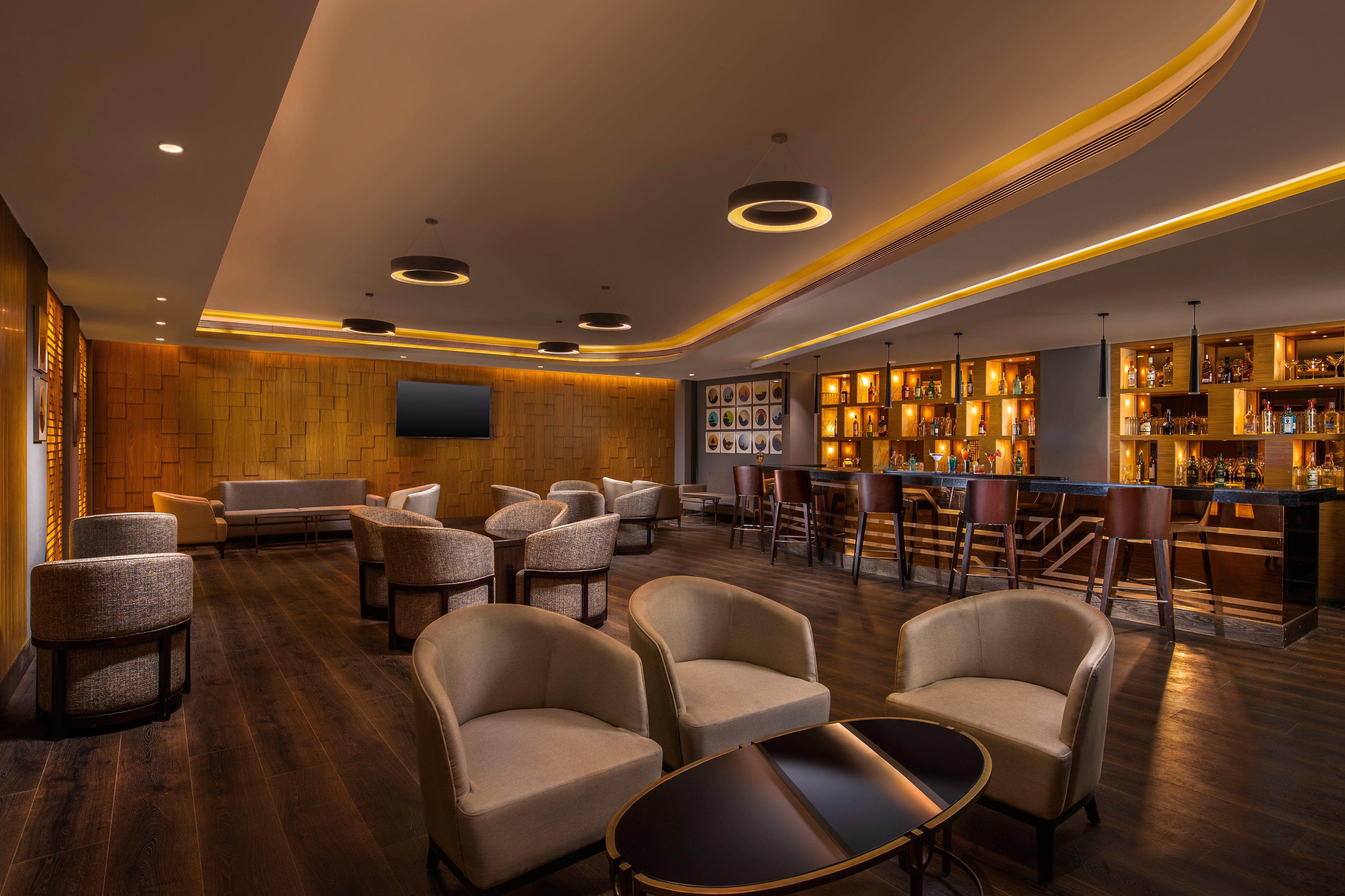 Holiday Inn Agra MG Road an IHG Hotel Bagian luar foto The lounge at the airport