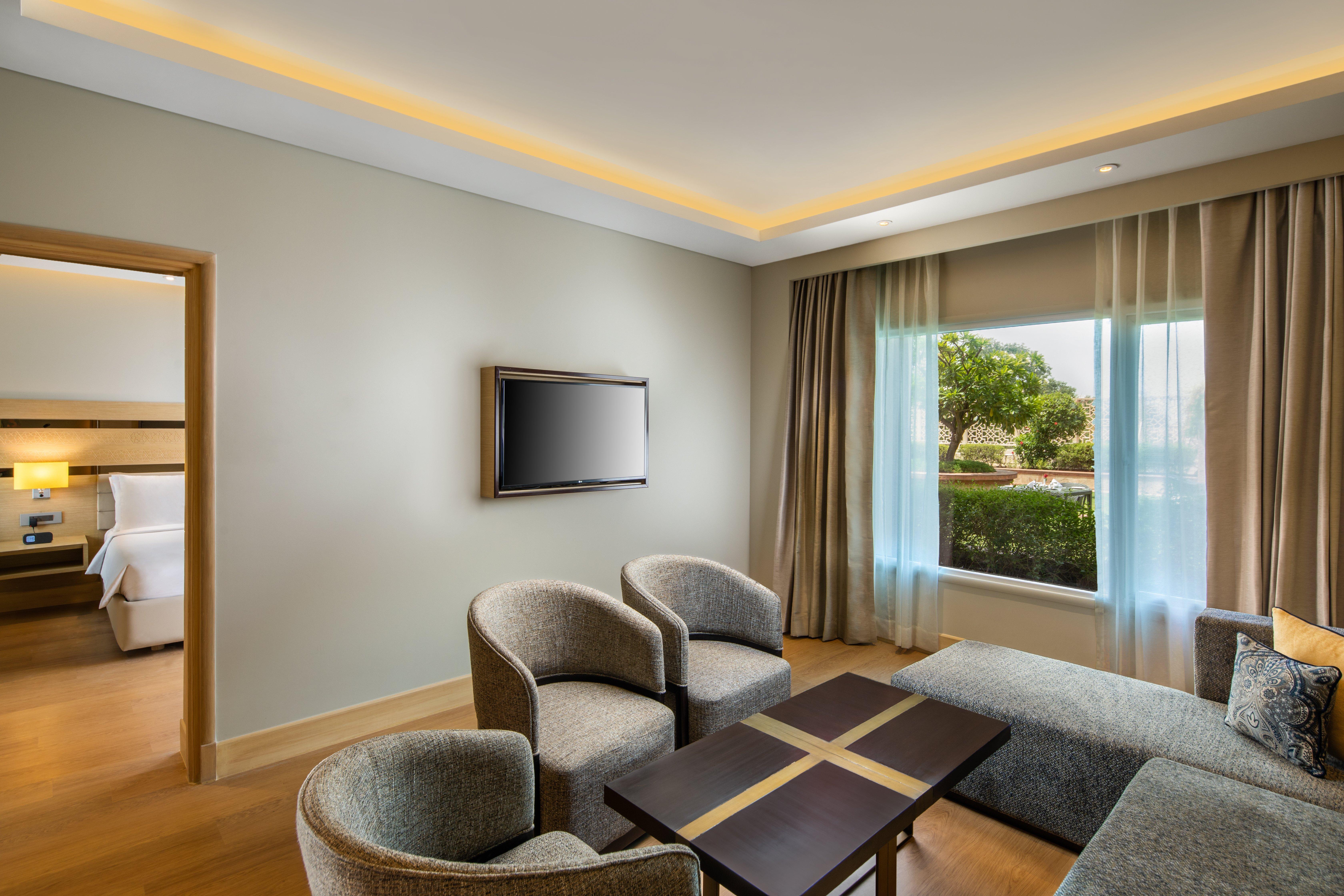Holiday Inn Agra MG Road an IHG Hotel Bagian luar foto Suite