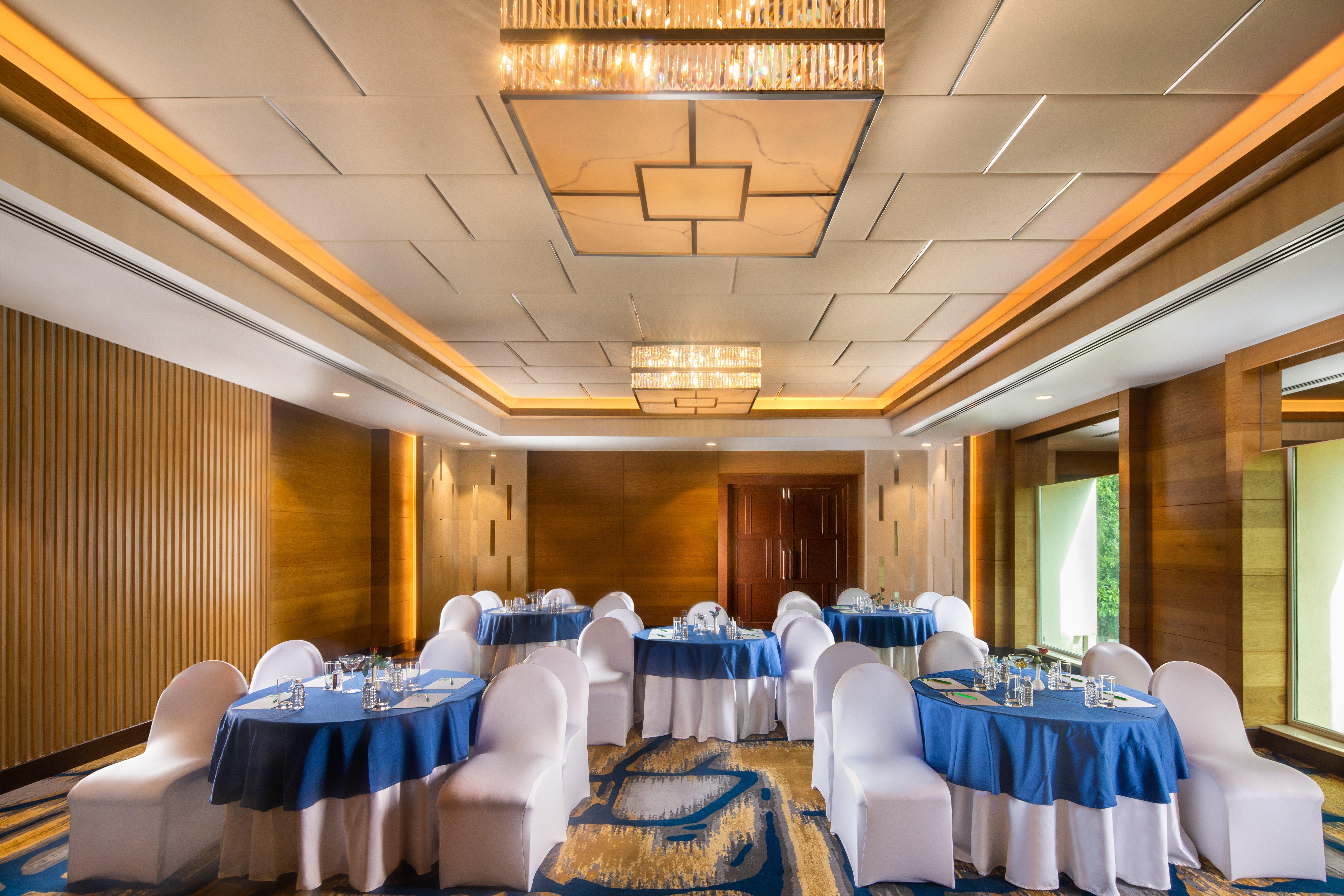 Holiday Inn Agra MG Road an IHG Hotel Bagian luar foto The Royal