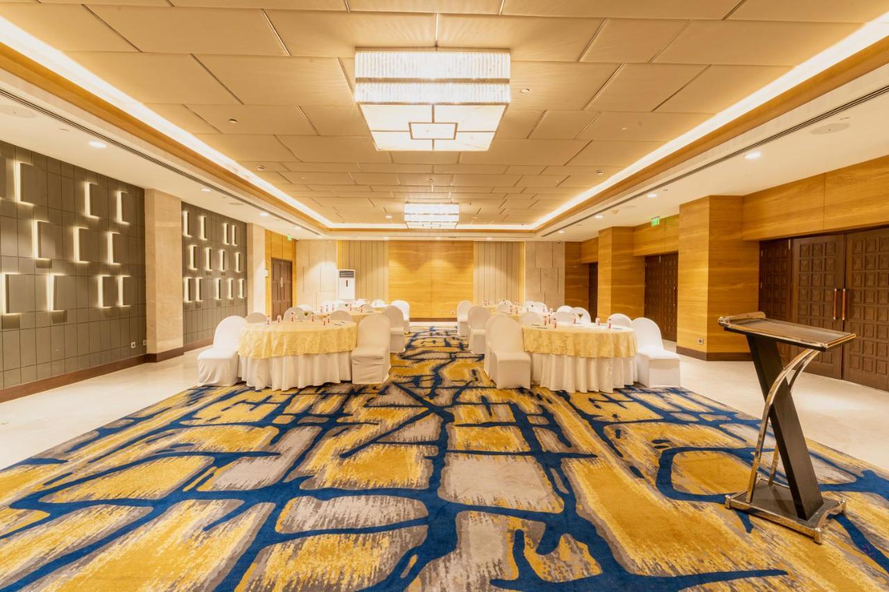 Holiday Inn Agra MG Road an IHG Hotel Bagian luar foto The ballroom