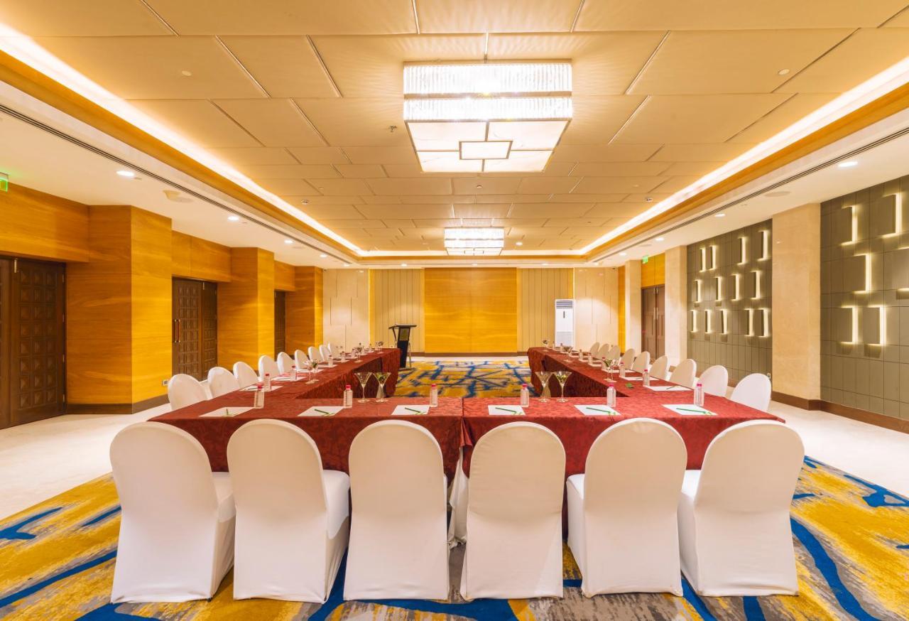 Holiday Inn Agra MG Road an IHG Hotel Bagian luar foto Meeting room
