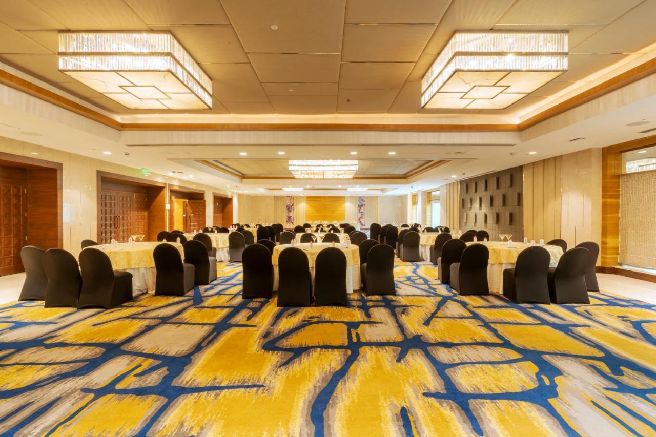 Holiday Inn Agra MG Road an IHG Hotel Bagian luar foto The ballroom